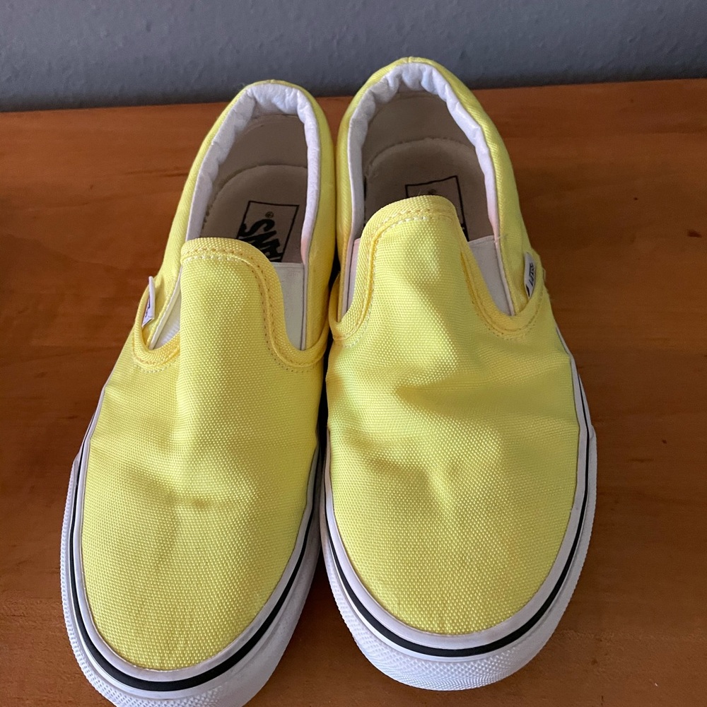 Women’s vans slip on